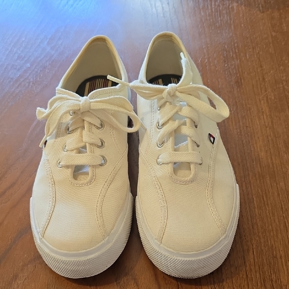 Tommy Hilfiger Sneakers Size 6 1/2 Off-White Platform Nice Pre-Loved Condition